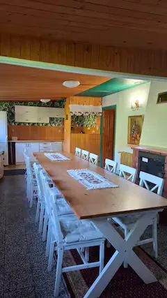 Przestronna jadalnia